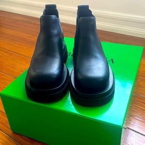 Chelsea boots size 35